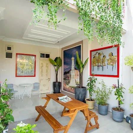 Griya Qq Guest House Yogyakarta Exterior photo